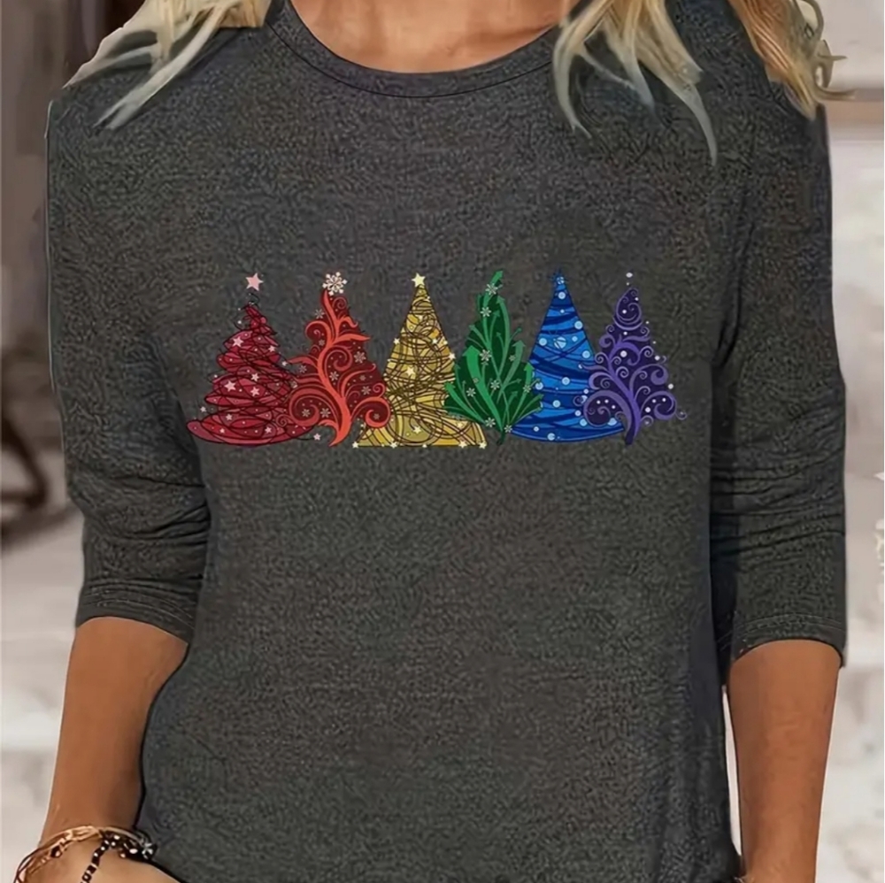 Holiday Tee 🎄